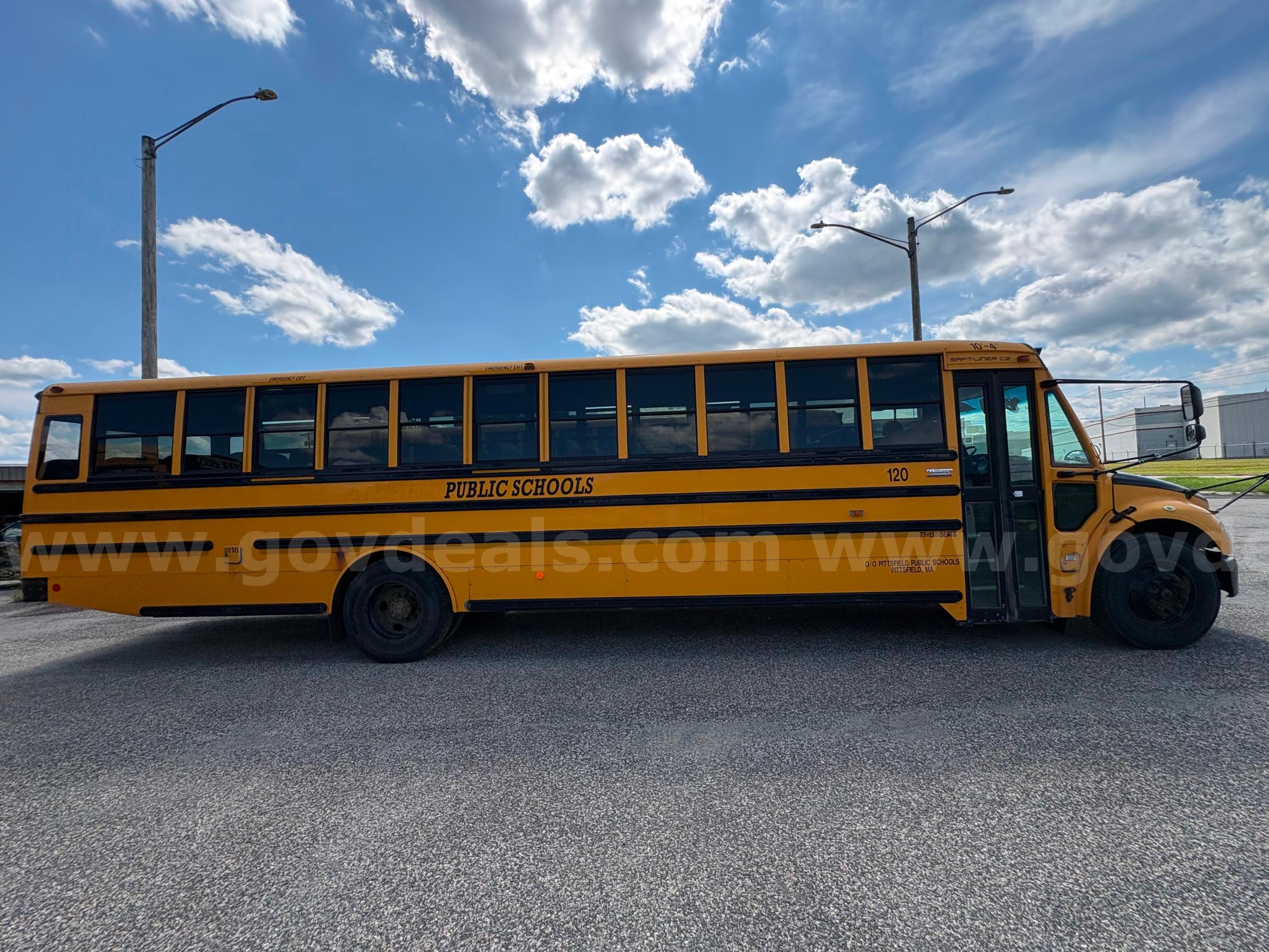2015 Freightliner B2 Bus Chassis Freightliner B2 Bus Chassis Government Surplus Auction - Photo #3