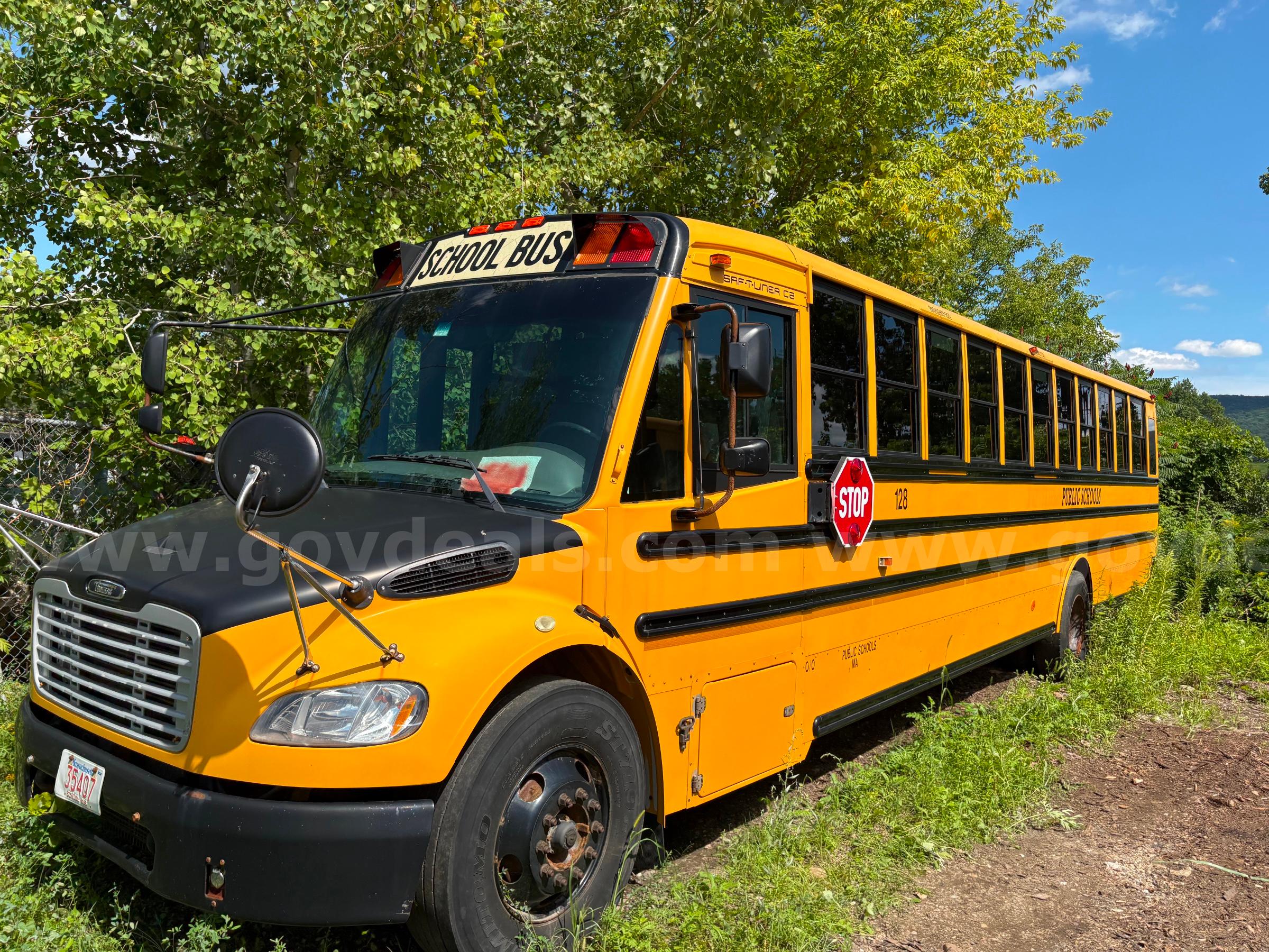 2015 Freightliner B2 Bus Chassis Freightliner B2 Bus Chassis Government Surplus Auction - Photo #4