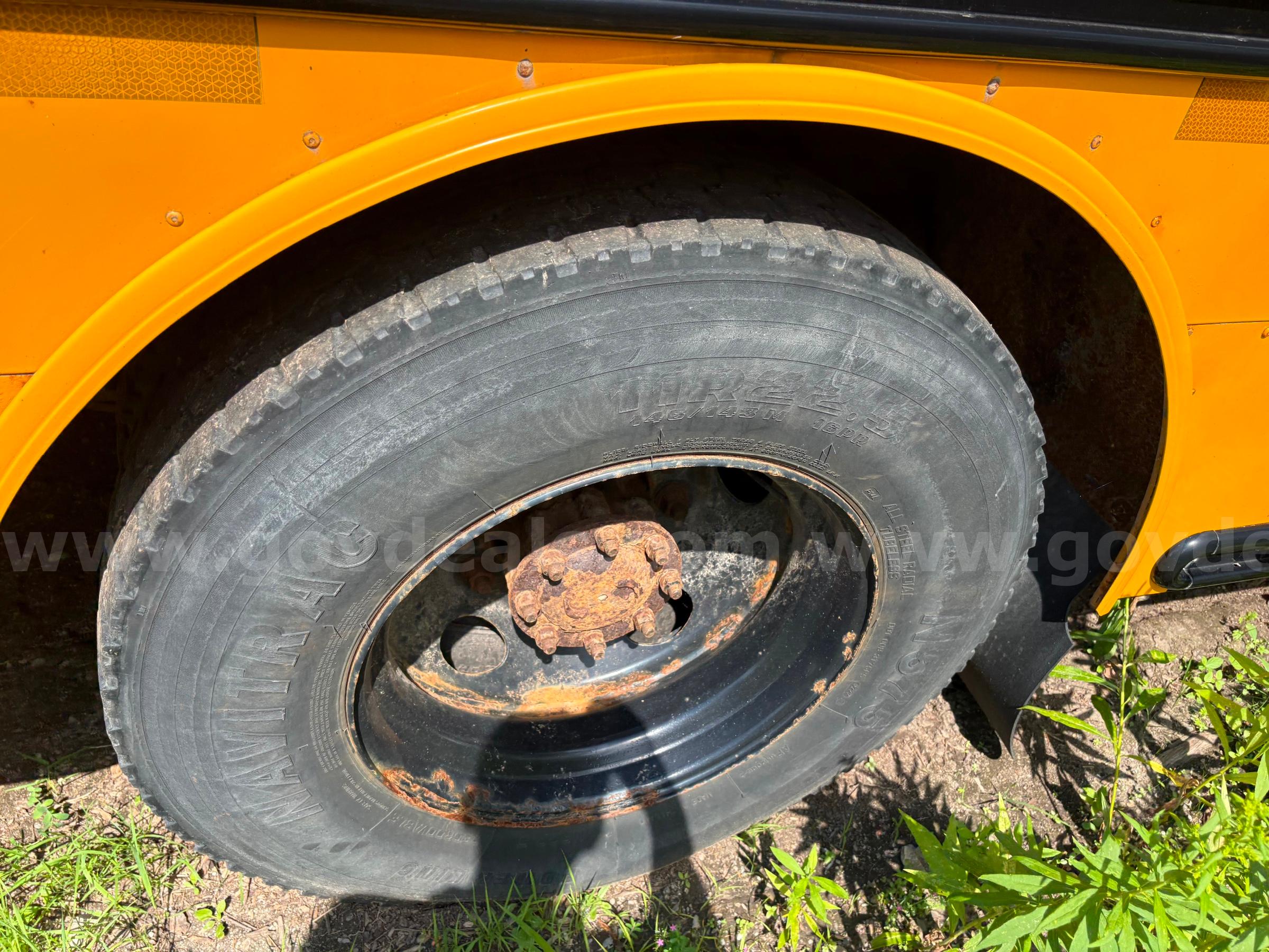 2015 Freightliner B2 Bus Chassis Freightliner B2 Bus Chassis Government Surplus Auction - Photo #5