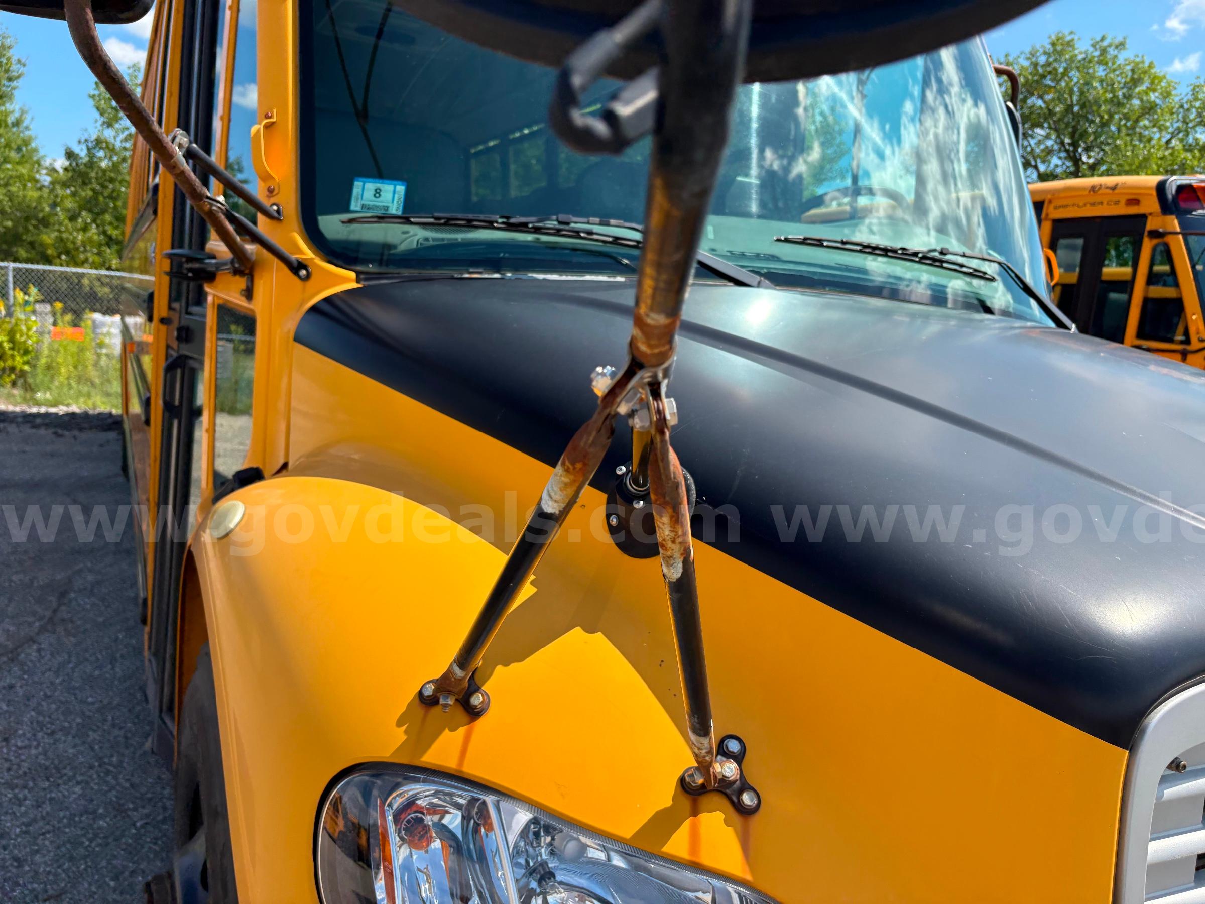 2015 Freightliner B2 Bus Chassis Freightliner B2 Bus Chassis Government Surplus Auction - Photo #2