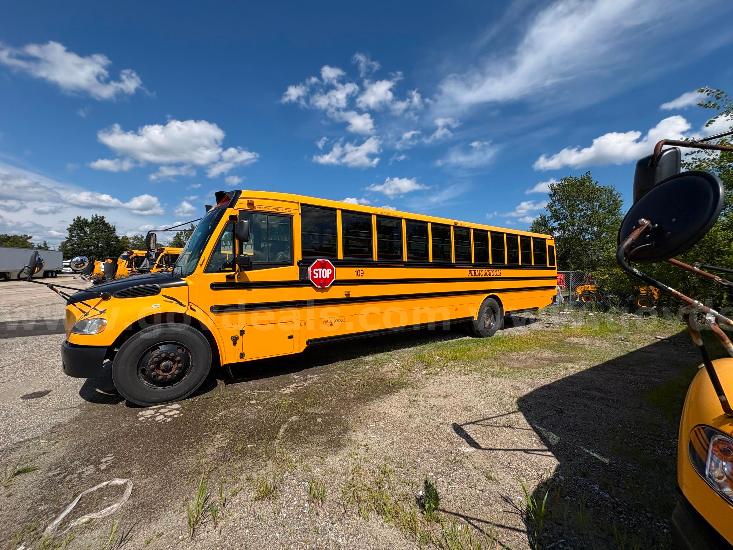 2015 Freightliner B2 Bus Chassis Freightliner B2 Bus Chassis Government Surplus Auction - Photo #4