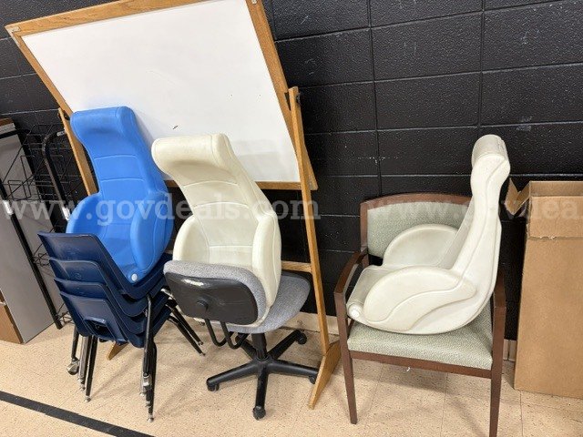 3 plastic gaming chairs   Government Surplus Auction - Primary Photo