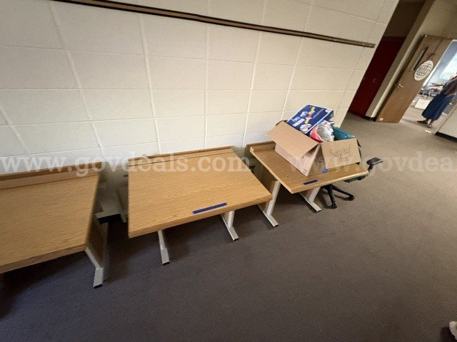 3 short computer desks   Government Surplus Auction - Primary Photo