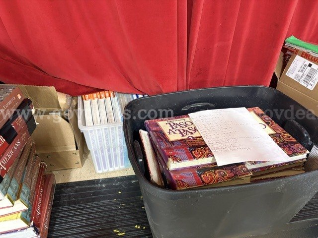 Large lot of assorted text books   Government Surplus Auction - Photo #2