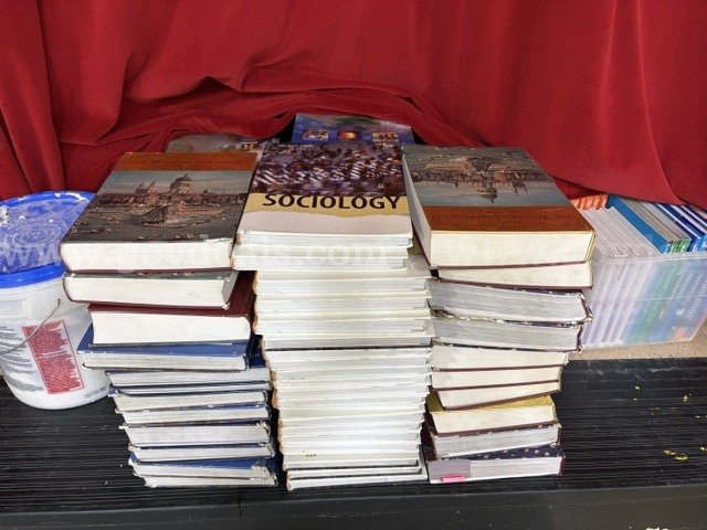 Large lot of assorted text books   Government Surplus Auction - Photo #4