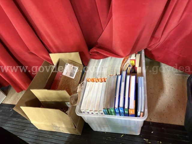 Large lot of assorted text books   Government Surplus Auction - Photo #6