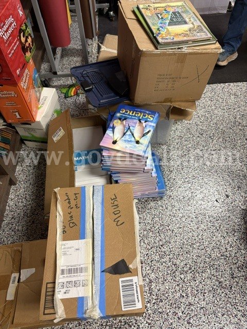 All books pictures are included in the auction.  There is a little of everything.   Government Surplus Auction - Photo #3