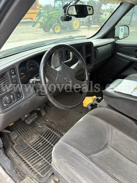 2007 Chevrolet Silverado Classic 1500 LS Ext. Cab 4WD Chevrolet Silverado Government Surplus Auction - Photo #2