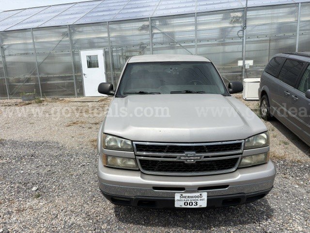 2007 Chevrolet Silverado Classic 1500 LS Ext. Cab 4WD Chevrolet Silverado Government Surplus Auction - Photo #4