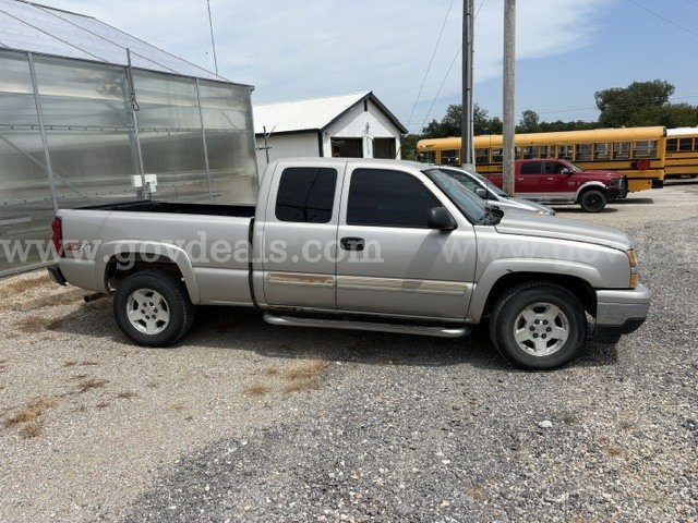 2007 Chevrolet Silverado Classic 1500 LS Ext. Cab 4WD Chevrolet Silverado Government Surplus Auction - Photo #5