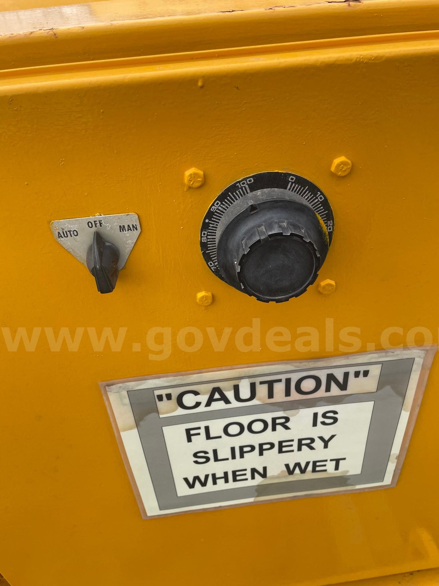 Caterpillar 600 KVA Diesel Standby GenSet with 3412 Engine Caterpillar 600 Government Surplus Auction - Photo #5