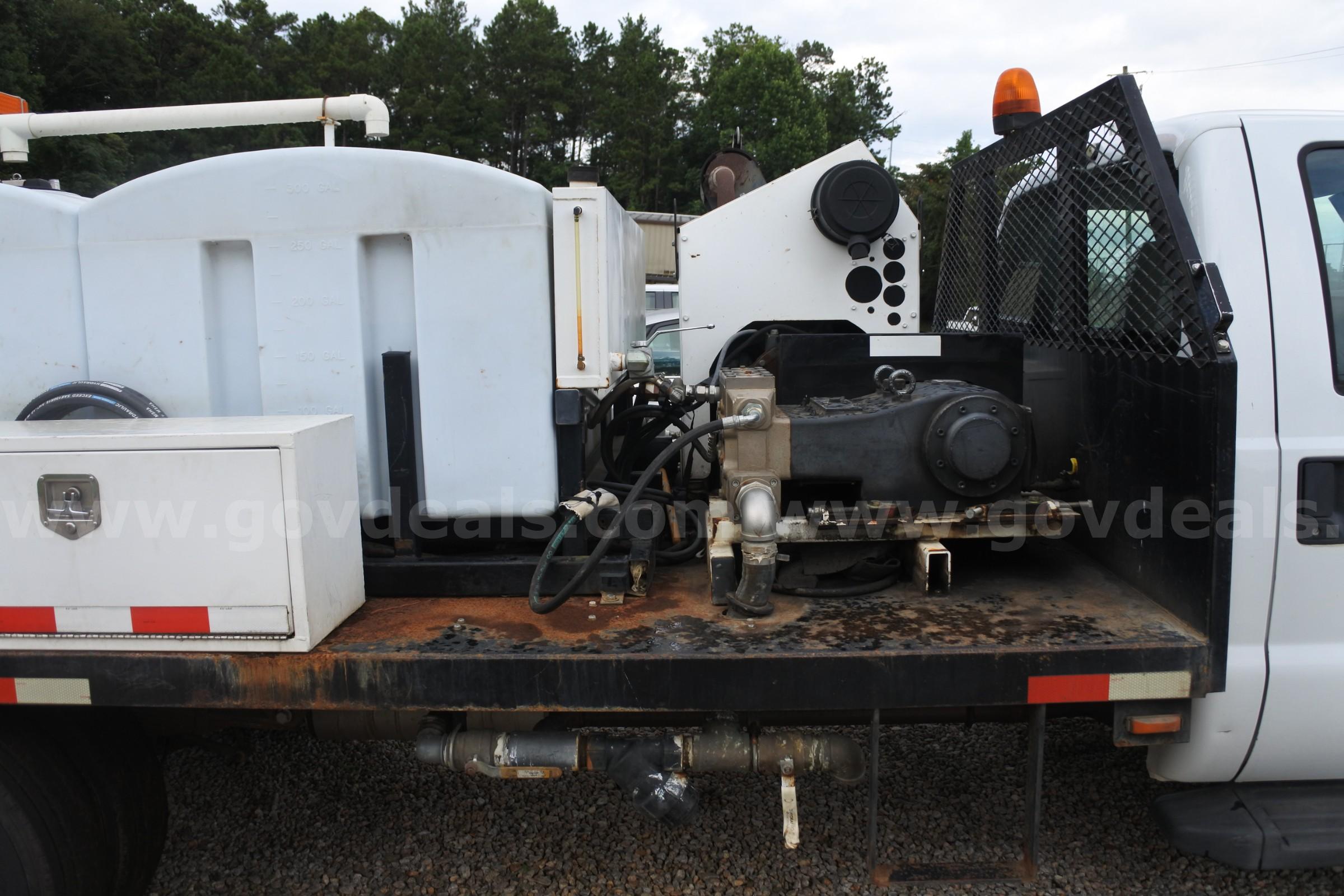 TRUCK, 2010 FORD F-550 W/JET SPRAY RIG (PC# 219120) Ford F-550 Government Surplus Auction - Photo #5