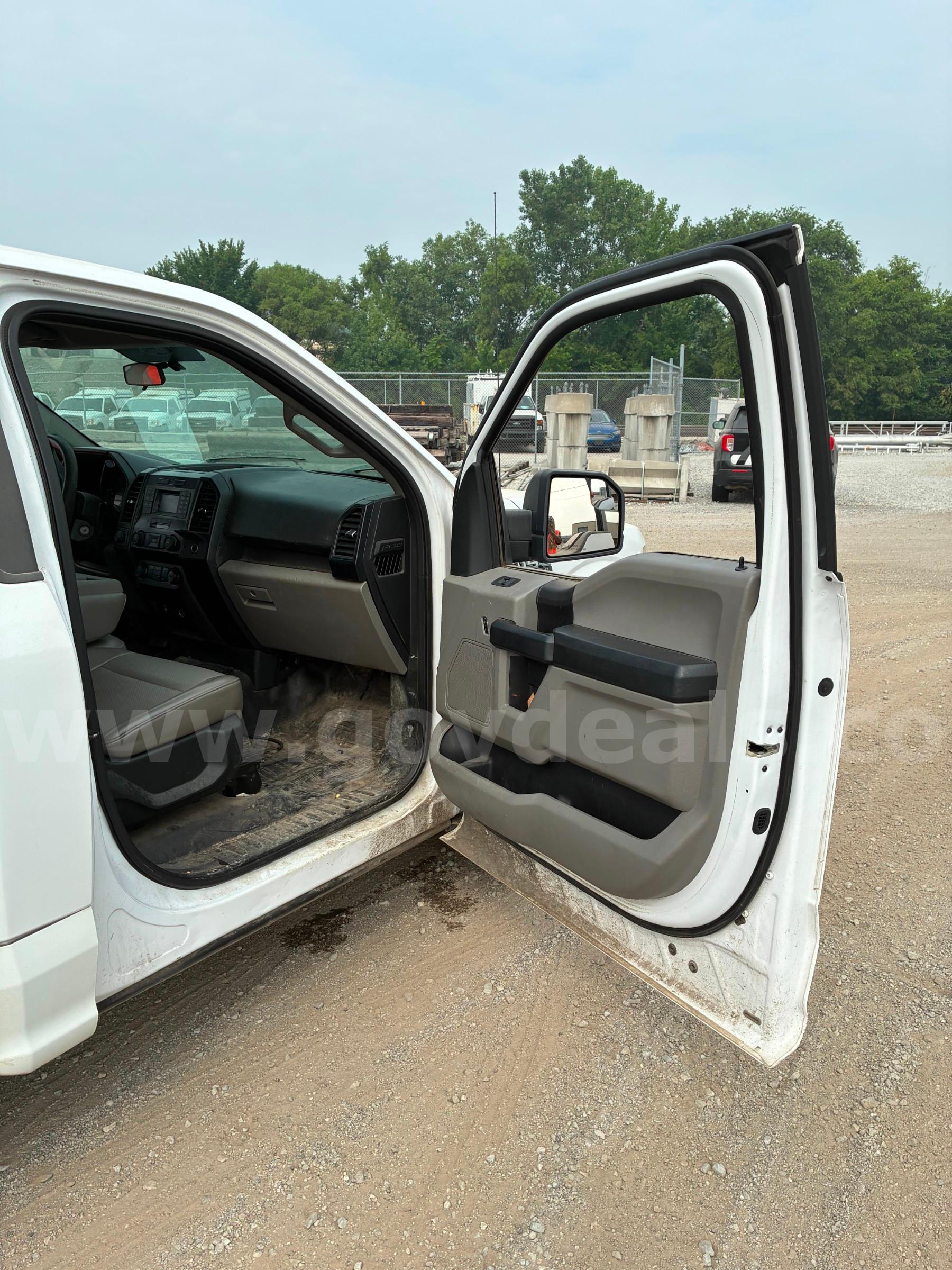 Unit 16428 - 2016 Ford F-150, 4x2, Reg cab 3.5L V6, tires LT245/70R17 Ford F-150 Government Surplus Auction - Photo #4