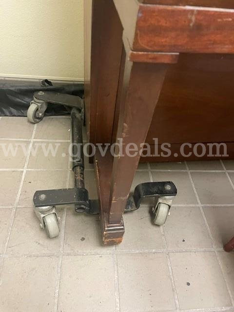 Everett Upright Piano with bench and dolly Everett Studio Government Surplus Auction - Photo #5