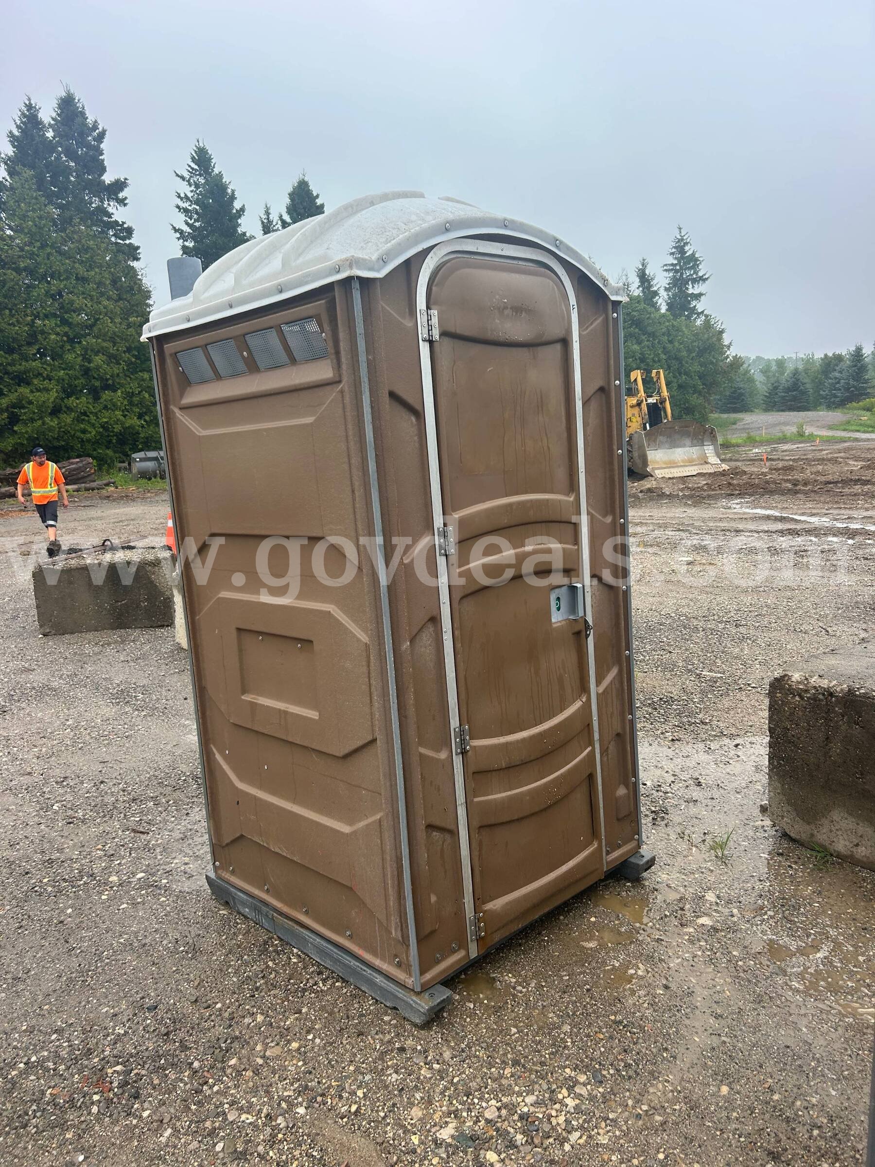 porta potty   Government Surplus Auction - Photo #2