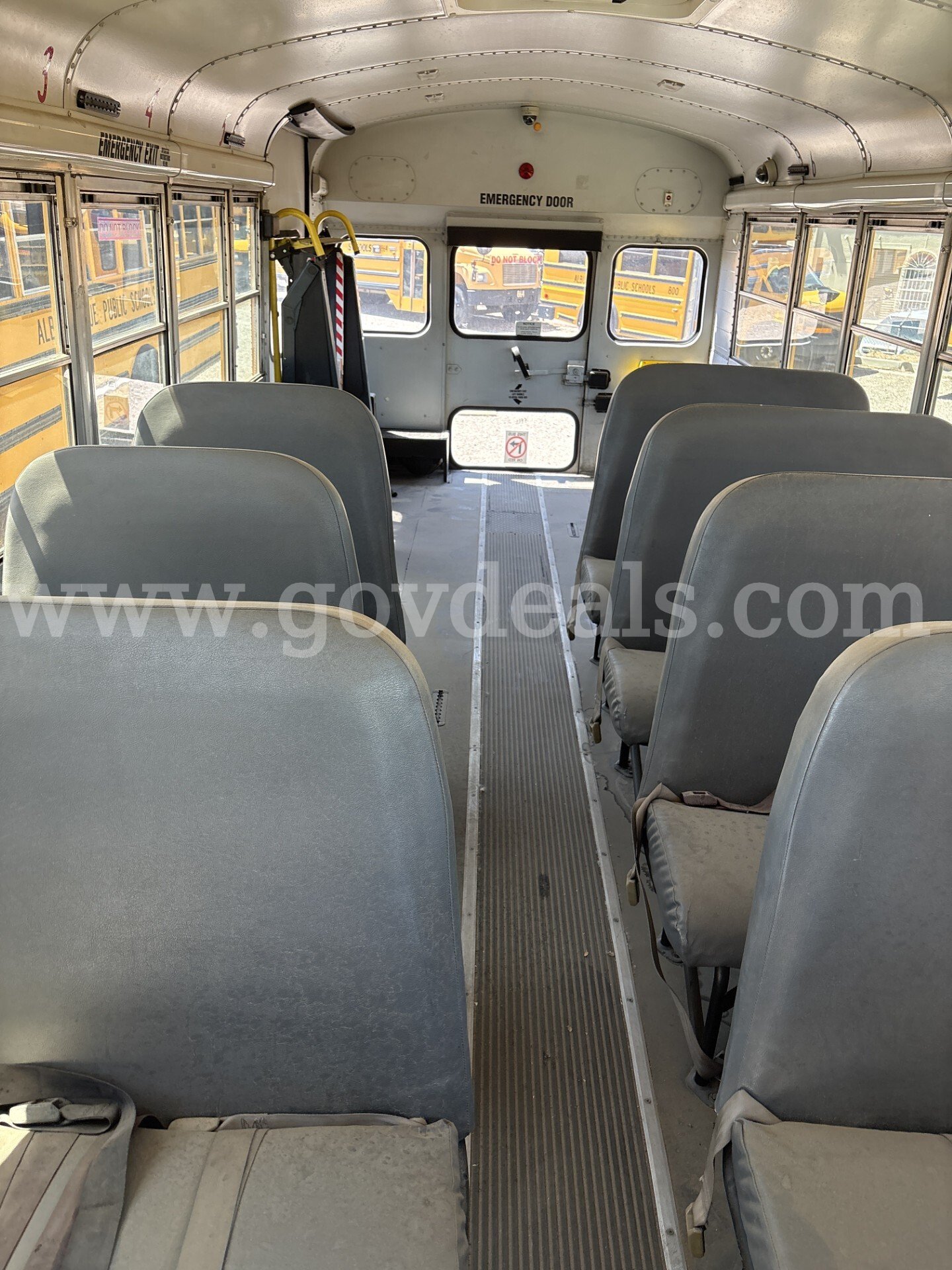 2006 Freightliner FS65 School Bus – TWO PICKUP DATES ONLY Freightliner FS65 Government Surplus Auction - Photo #3