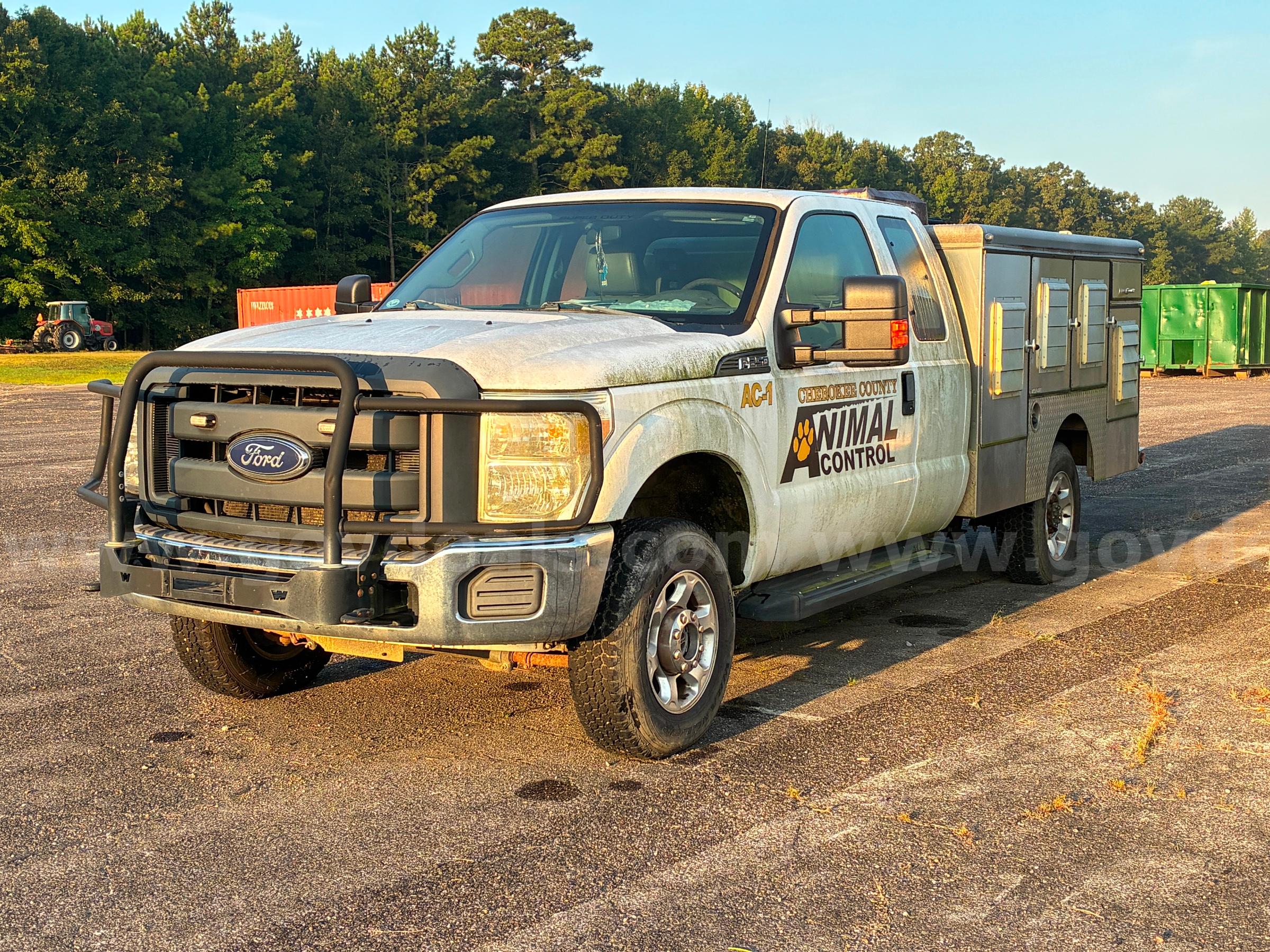 2014 Ford F-250 SD XLT SuperCab 4WD Ford F-250 Government Surplus Auction - Photo #2