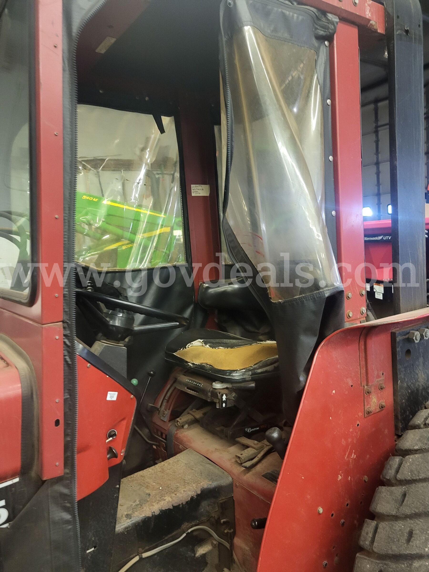 International/Case IH 385 Tractor with Loader & 3-Point Hitch International/Case 385 Government Surplus Auction - Photo #2