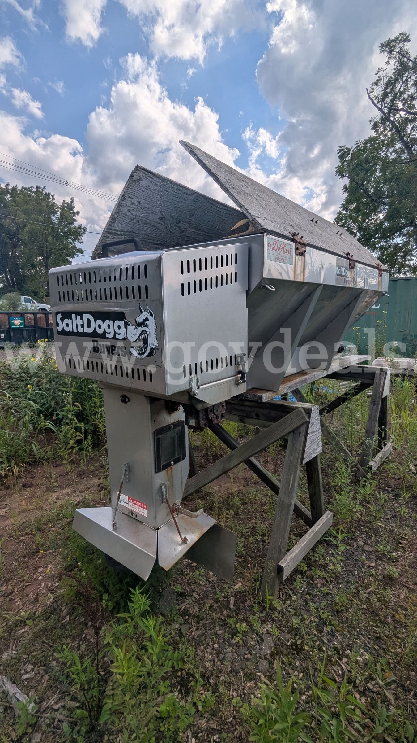 SaltDogg Stainless Steel V-Box Hopper Spreader