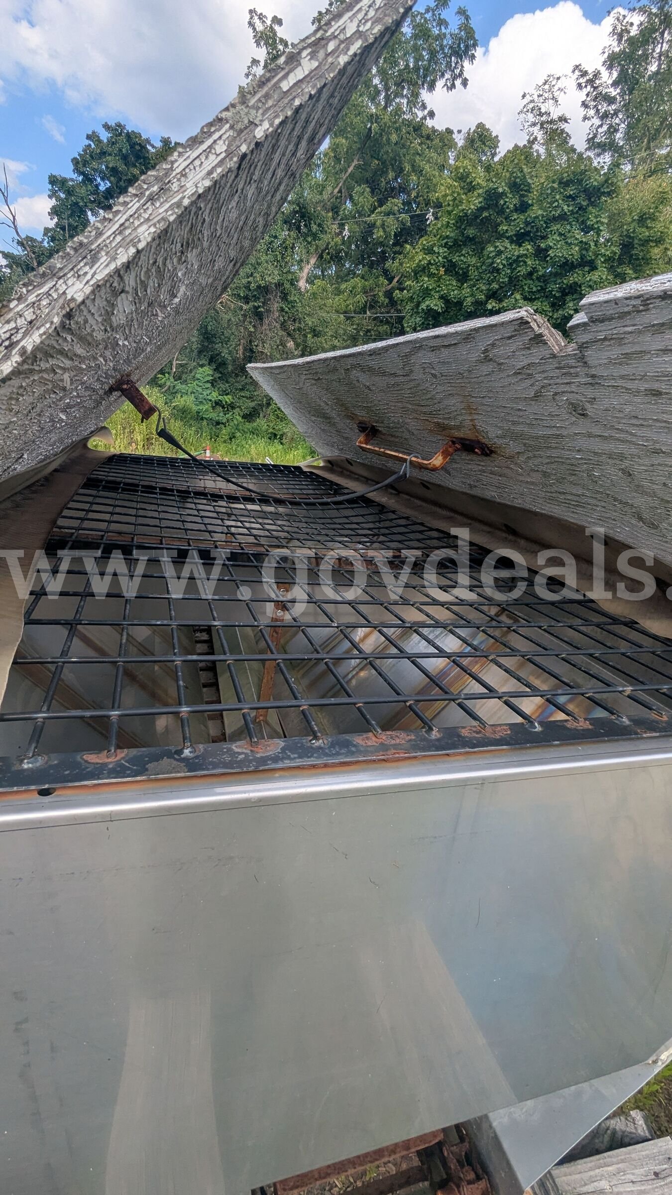 SaltDogg Stainless Steel V-Box Hopper Spreader SaltDogg by Buyers Products 1400 Series Government Surplus Auction - Photo #3