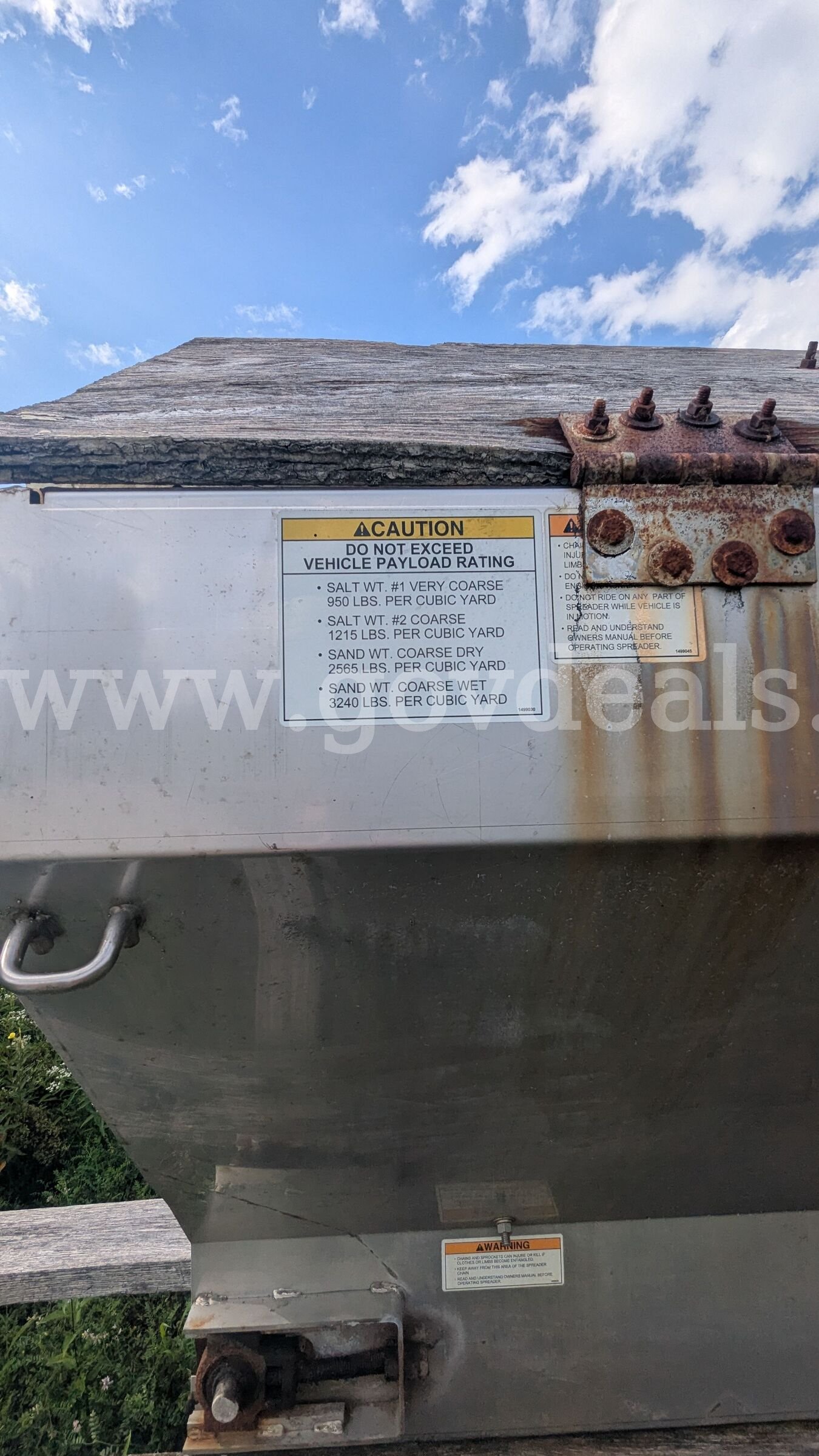 SaltDogg Stainless Steel V-Box Hopper Spreader SaltDogg by Buyers Products 1400 Series Government Surplus Auction - Photo #5
