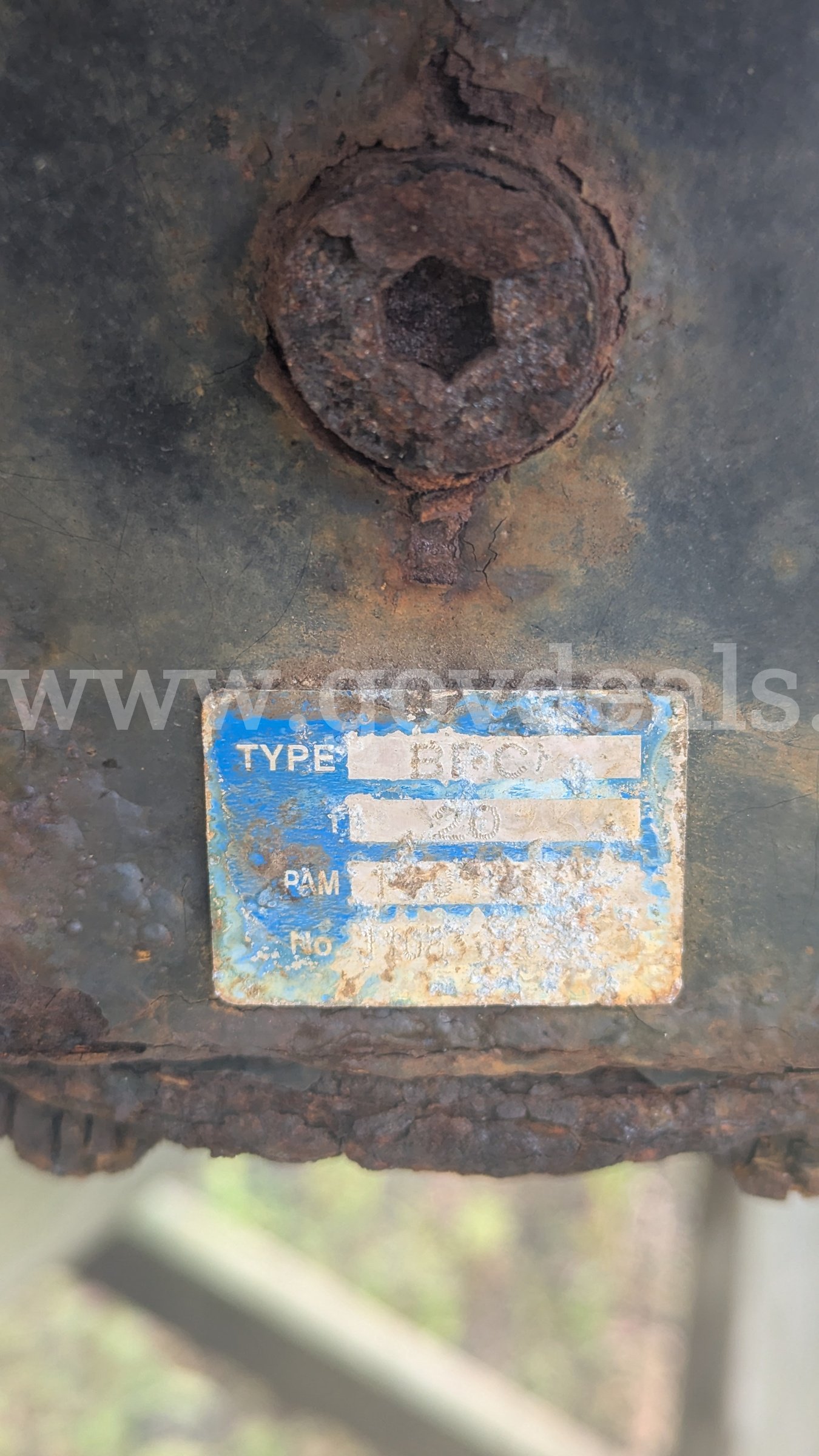 SaltDogg Stainless Steel V-Box Hopper Spreader SaltDogg by Buyers Products 1400 Series Government Surplus Auction - Photo #6