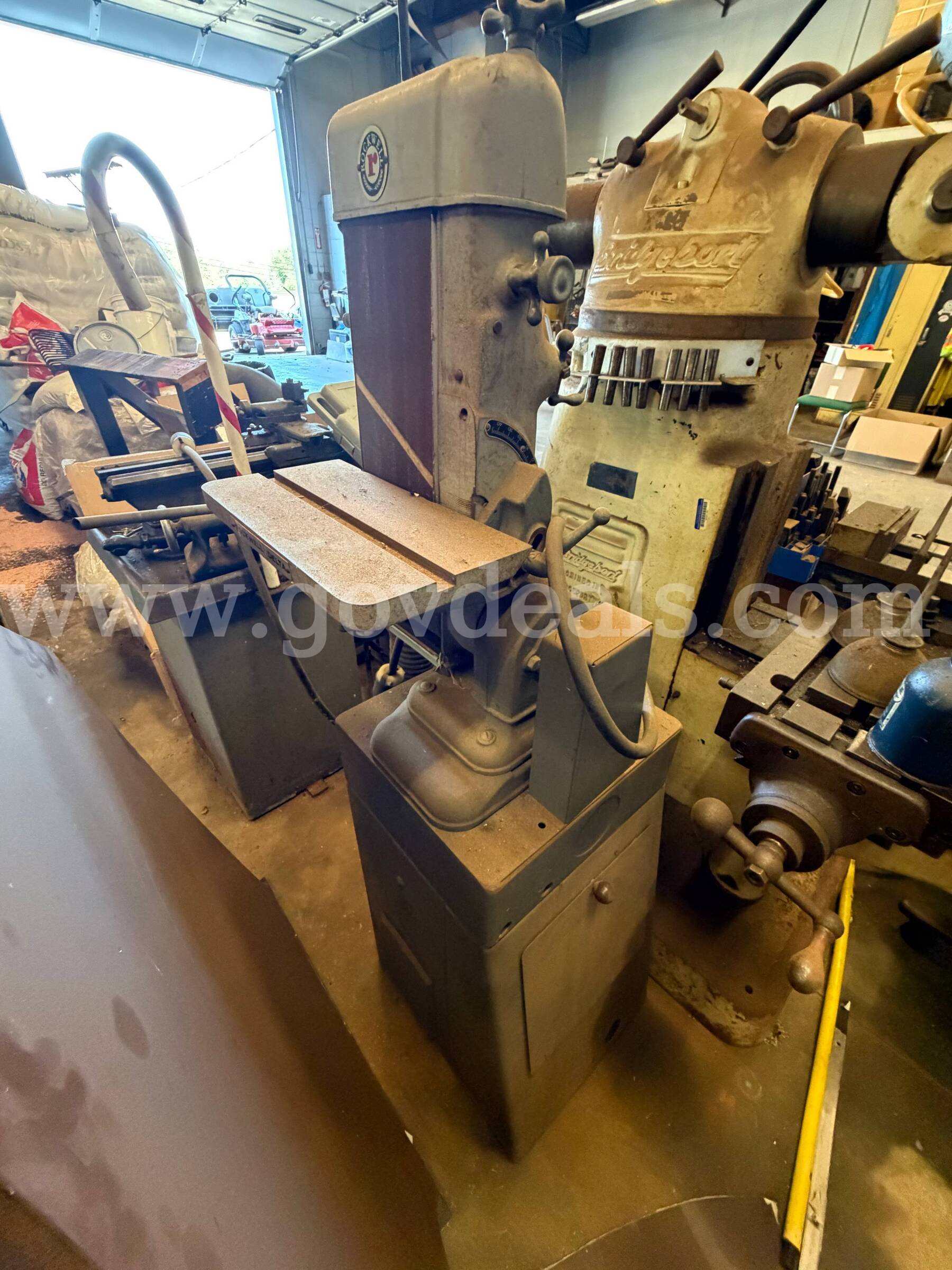 Rockwell Heavy-Duty Cast Iron Belt & Disc Sander Rockwell International 28-300 Government Surplus Auction - Primary Photo