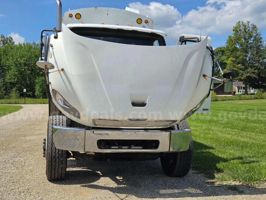 2007 Freightliner M2 106 Freightliner 106 Government Surplus Auction - Photo #3