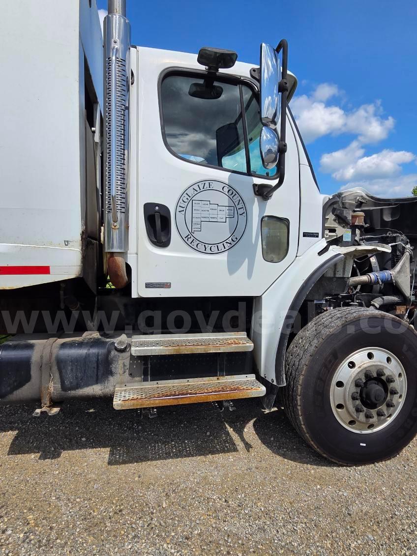 2007 Freightliner M2 106 Freightliner 106 Government Surplus Auction - Photo #5