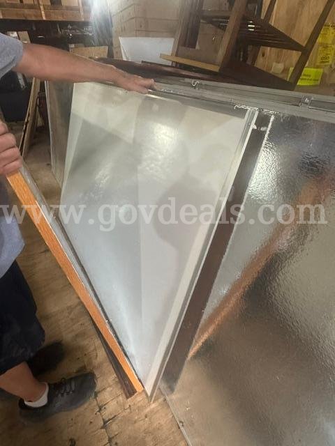 White Boards - Various Sizes   Government Surplus Auction - Photo #4