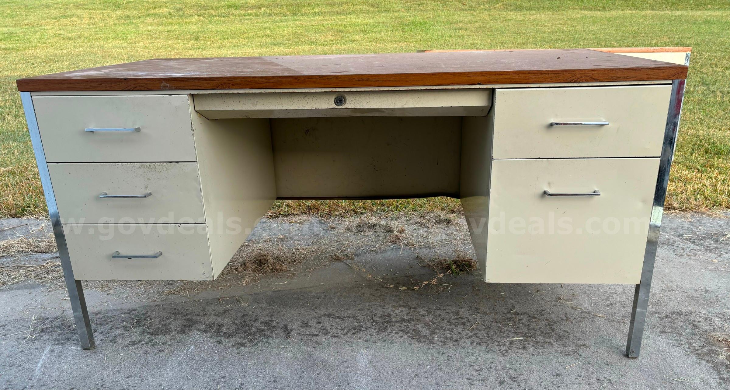 Metal Desks - Qty 2   Government Surplus Auction - Primary Photo