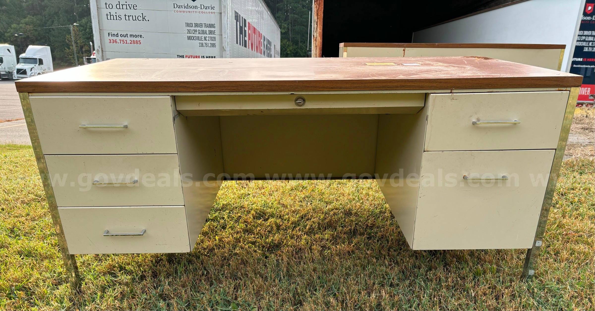 Metal Desks - Qty 2   Government Surplus Auction - Photo #2