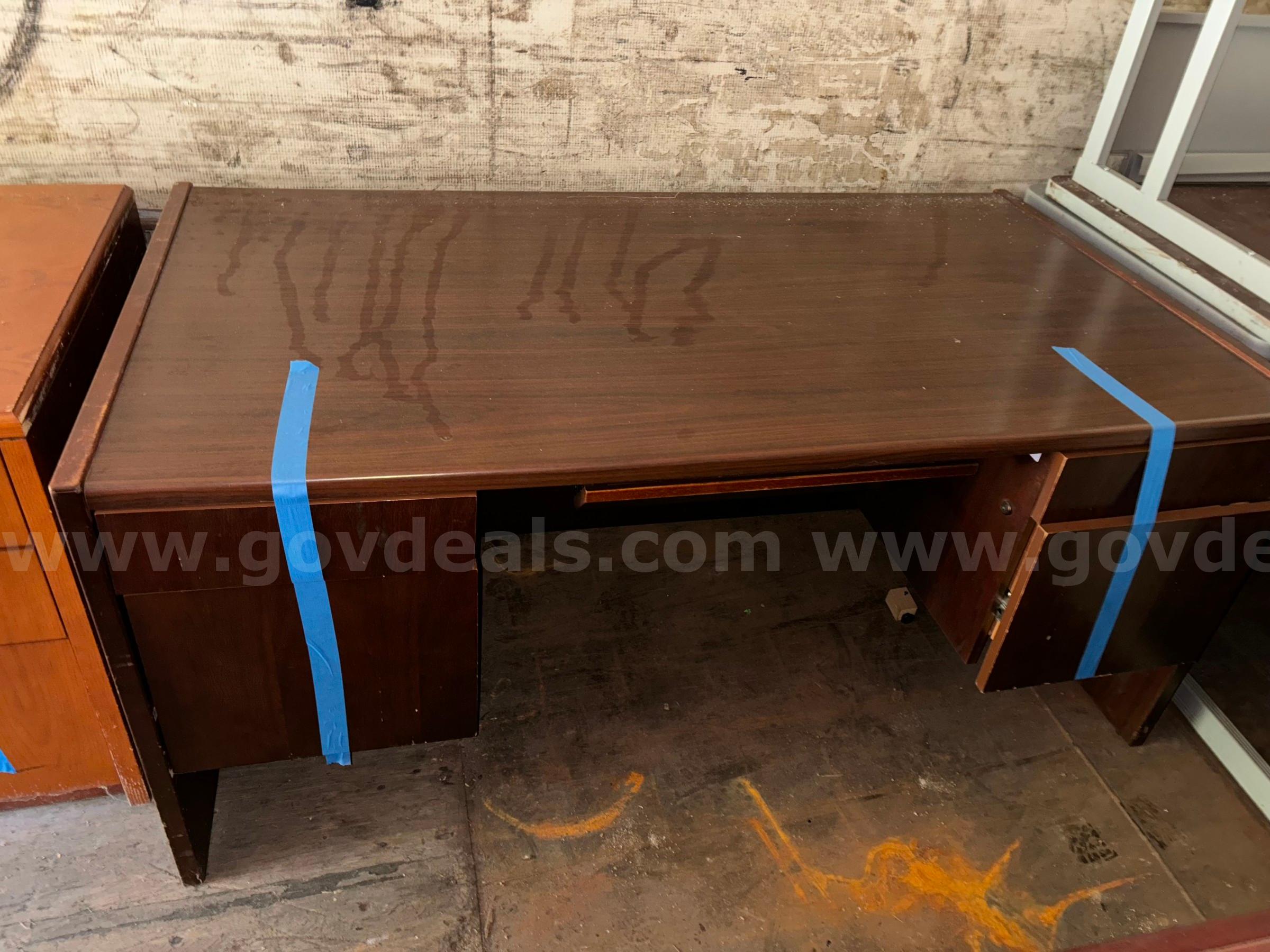 Office Desks - Qty 3   Government Surplus Auction - Photo #2