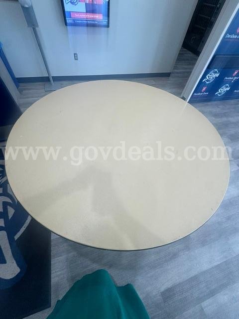 5 ft. Round Tables with Carts - Qty 40   Government Surplus Auction - Photo #2