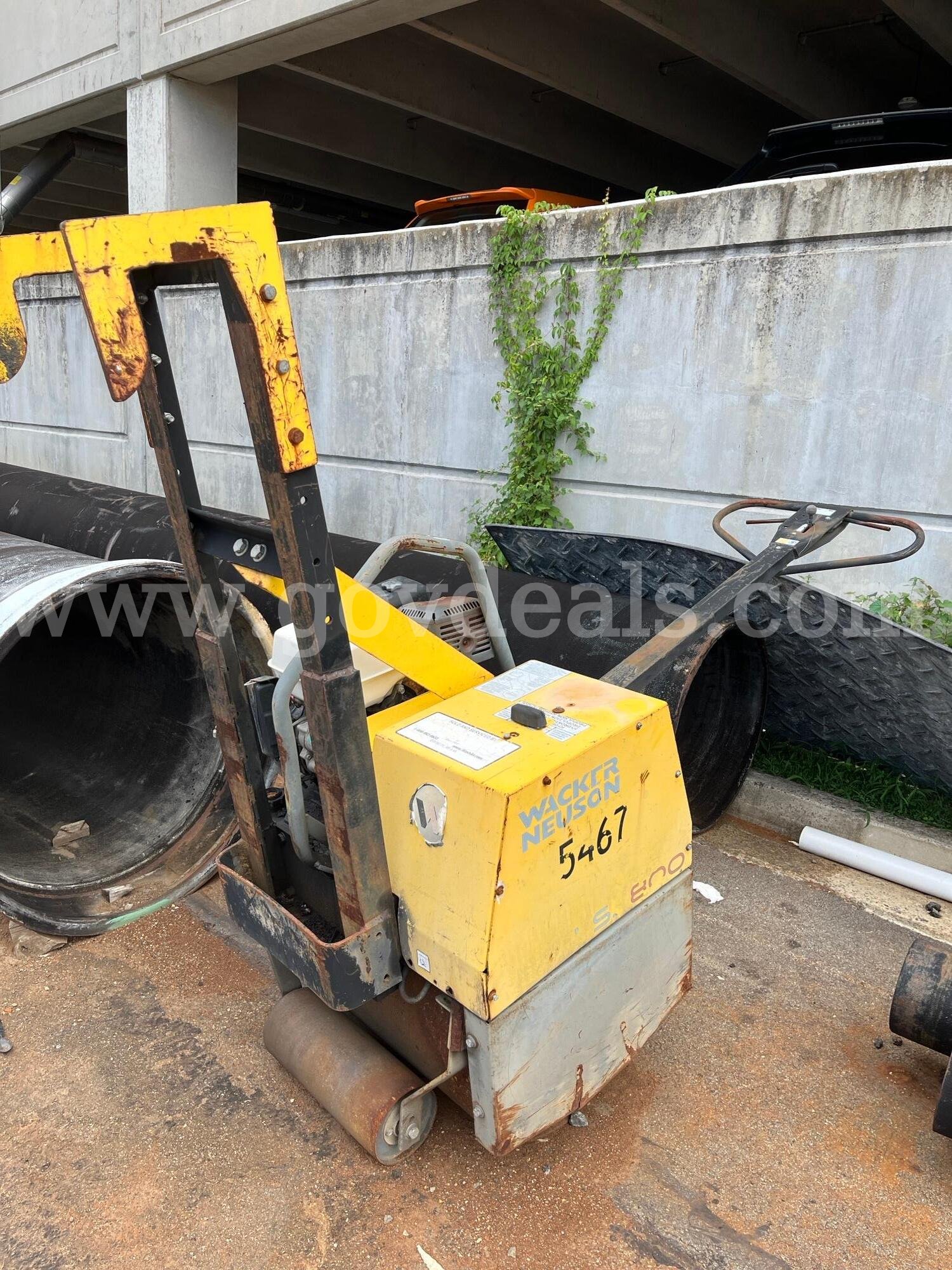 2015 Wacker Neuson Tailgate Roller Wacker Neuson RSS800A Government Surplus Auction - Photo #2