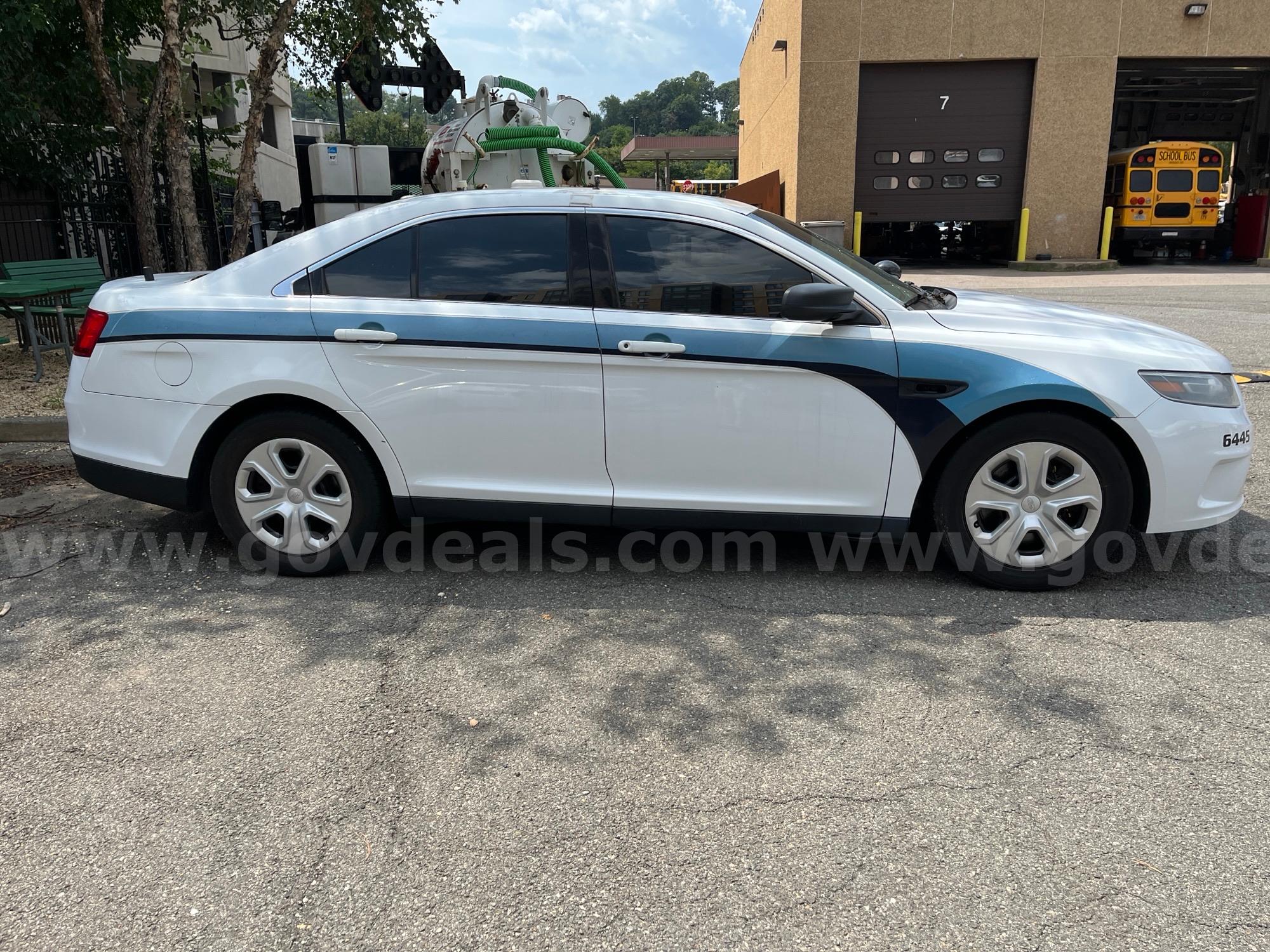 2014 Ford Taurus - Interceptor Sedan Ford Taurus Government Surplus Auction - Photo #3