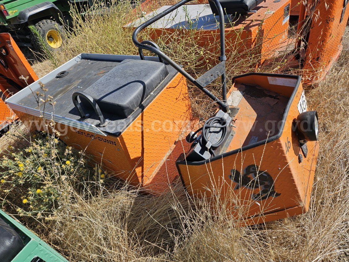 2007 Taylor Dunn Cart   Government Surplus Auction - Photo #2