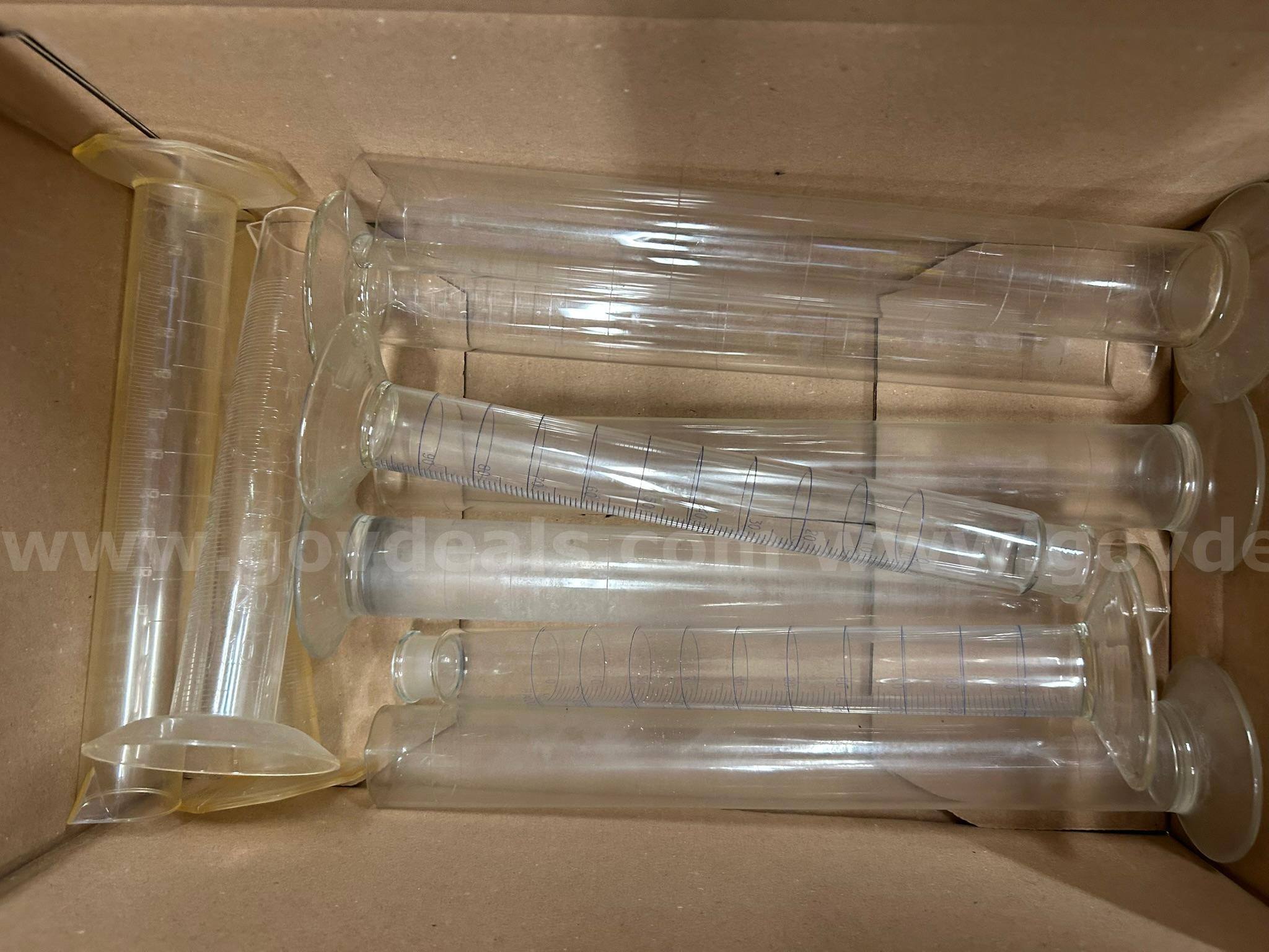 Lot of Filtering Flasks   Government Surplus Auction - Photo #2