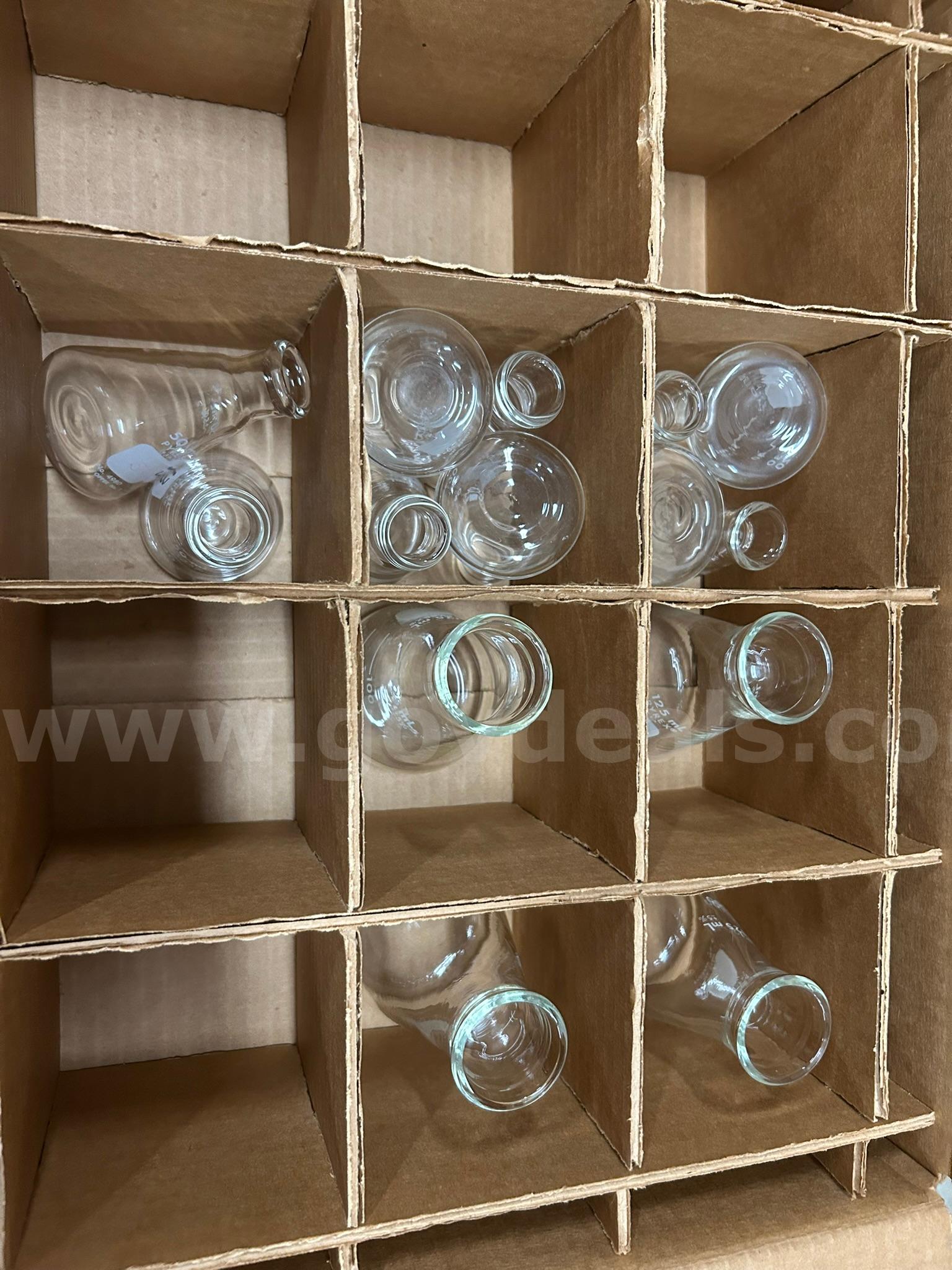 Lot of Beakers   Government Surplus Auction - Photo #3