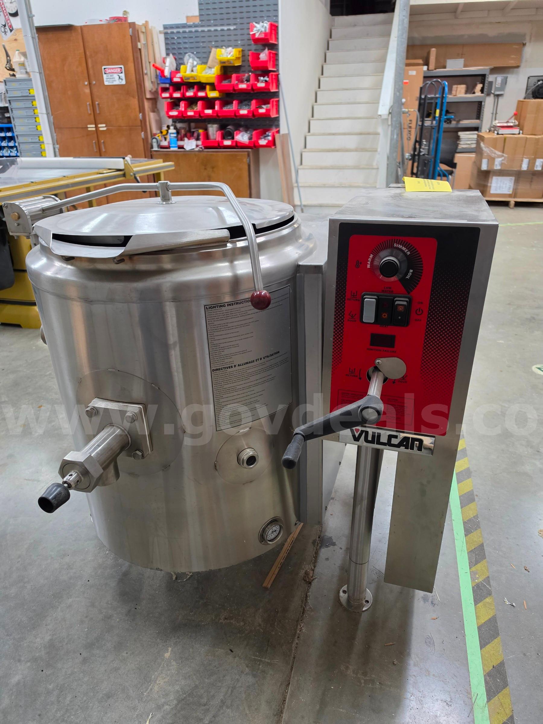 Vulcan K20GLT Propane 20 Gallon Tilting 2/3 Steam Jacketed Kettle - 100,000 BTU