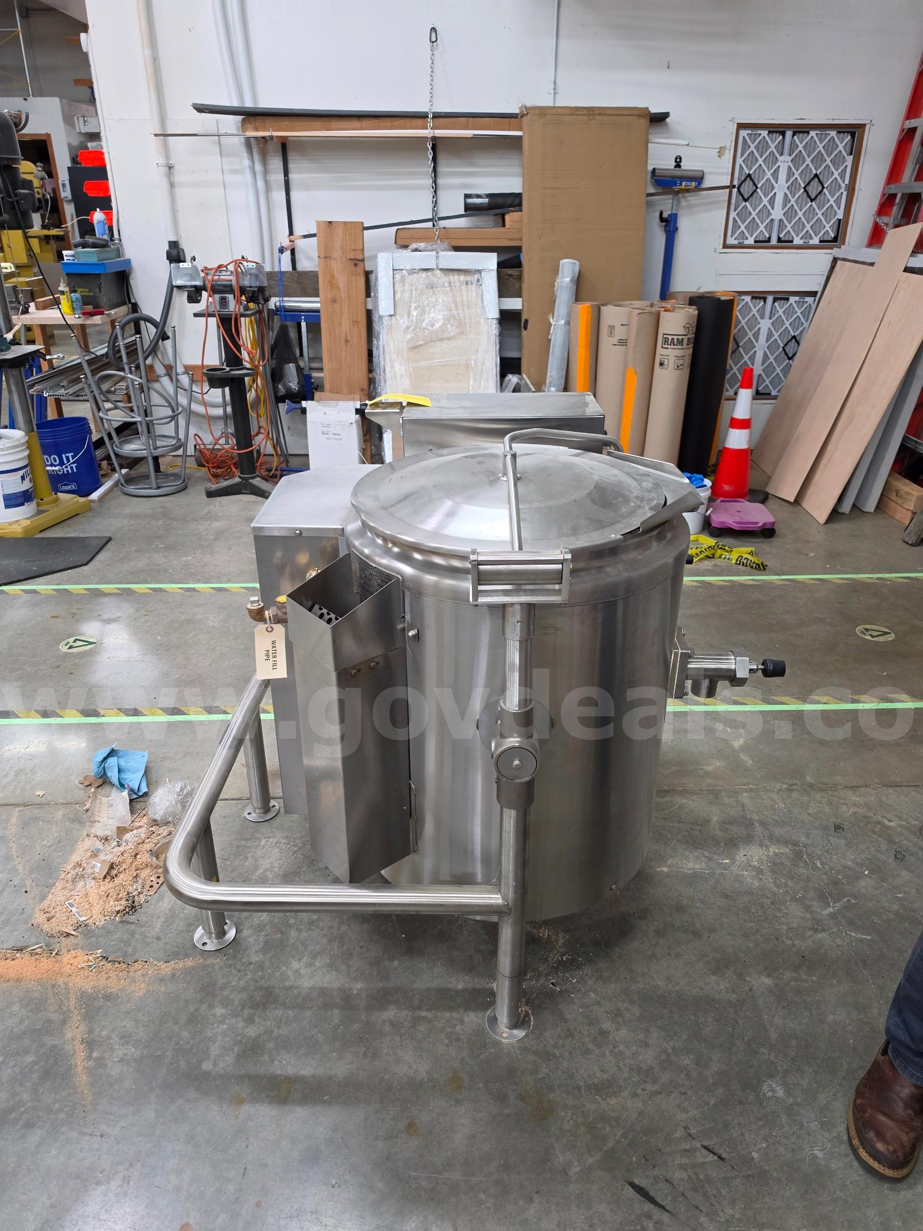 Vulcan K20GLT Propane 20 Gallon Tilting 2/3 Steam Jacketed Kettle - 100,000 BTU Vulcan 100 Government Surplus Auction - Photo #3