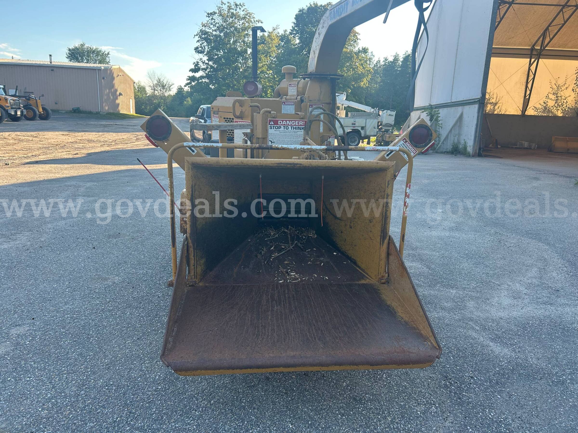 1991 Bandit 150XP wood chipper, 664 hours, working condition, sold as-is where-is. Bandit 150XP Government Surplus Auction - Photo #3