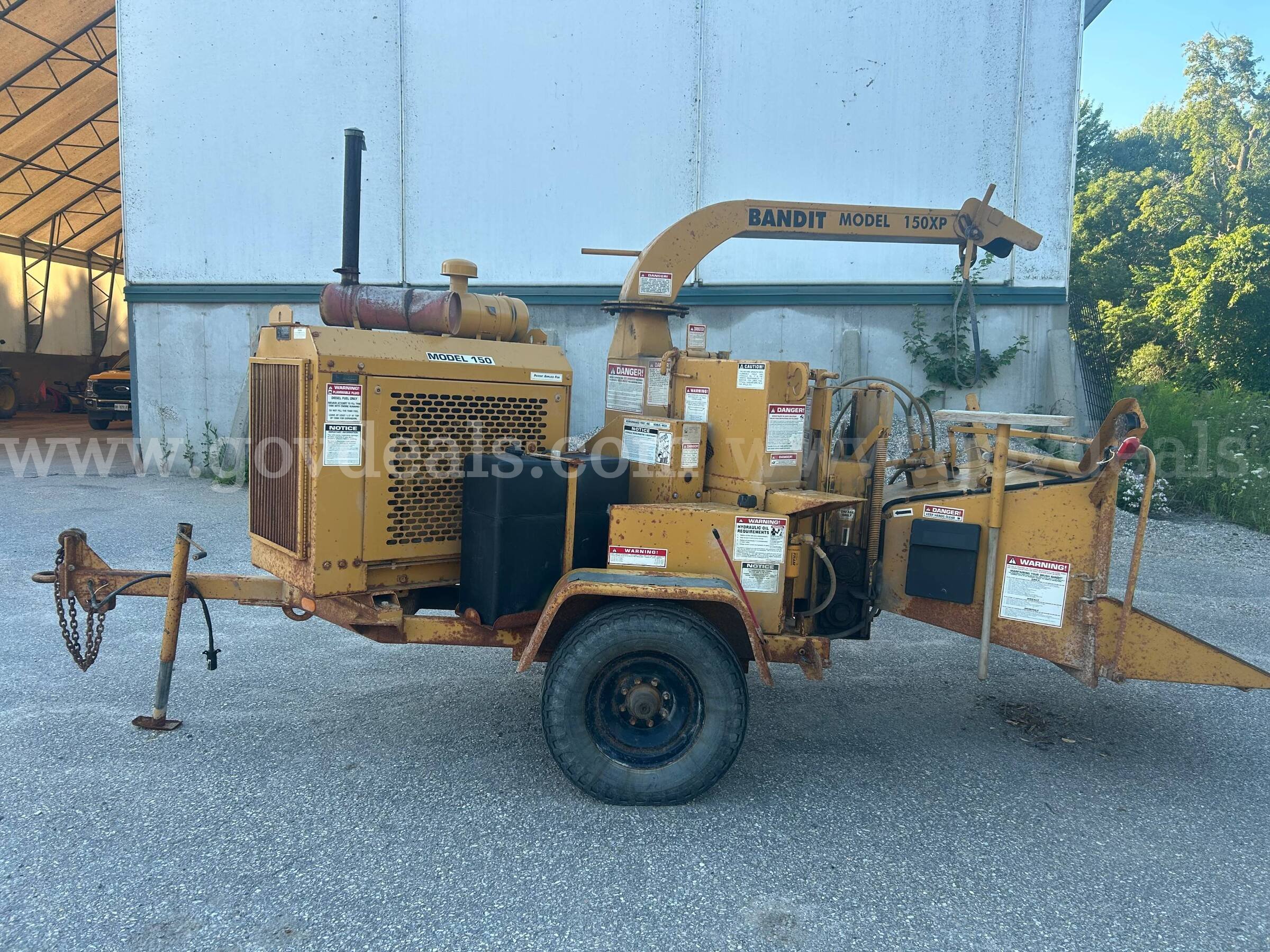 1991 Bandit 150XP wood chipper, 664 hours, working condition, sold as-is where-is. Bandit 150XP Government Surplus Auction - Photo #4