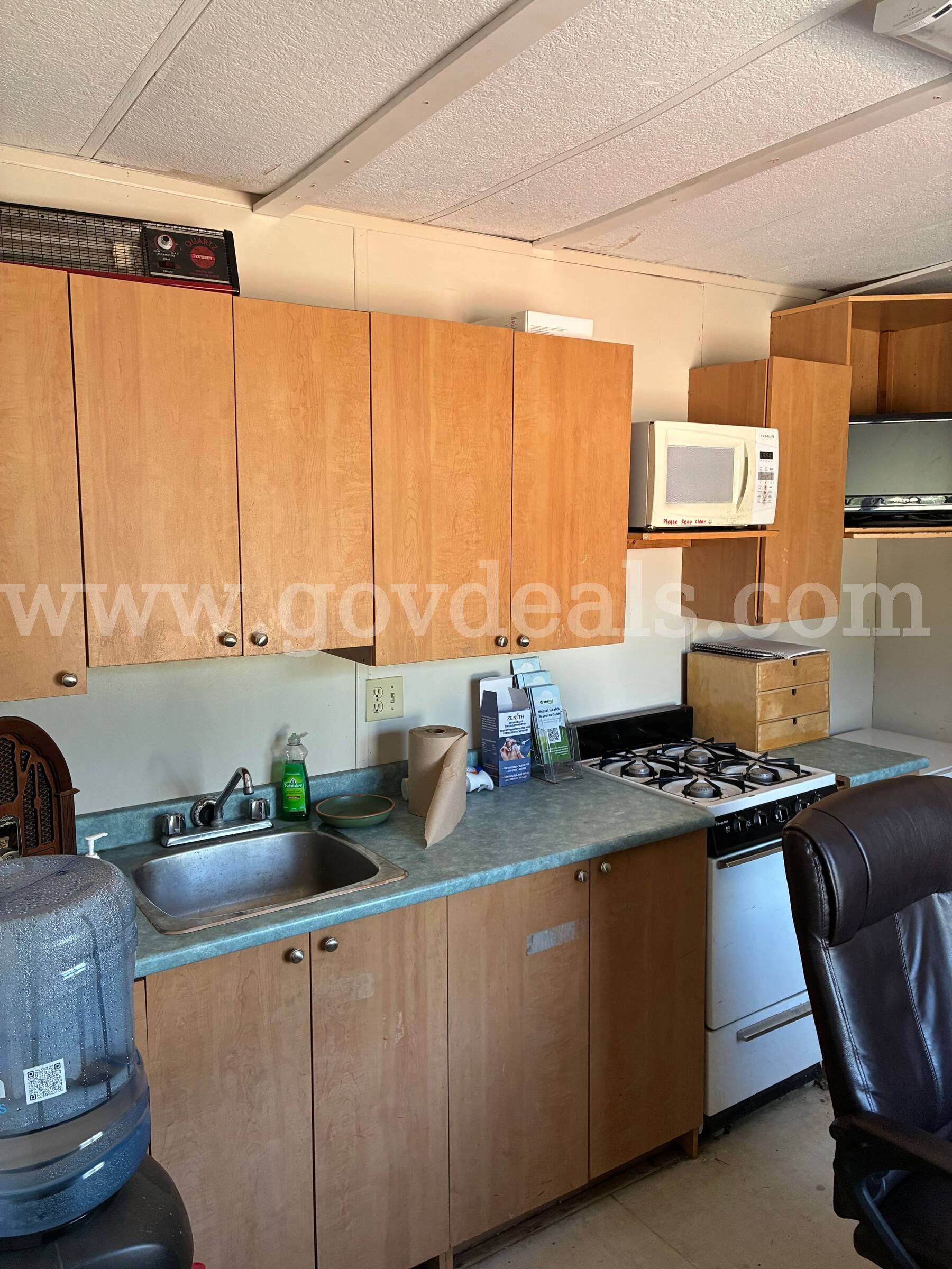1995 Atco Trailer Portable Office - 10 ft X 28 ft ATCO 10X28 Staff Quarters Government Surplus Auction - Photo #5