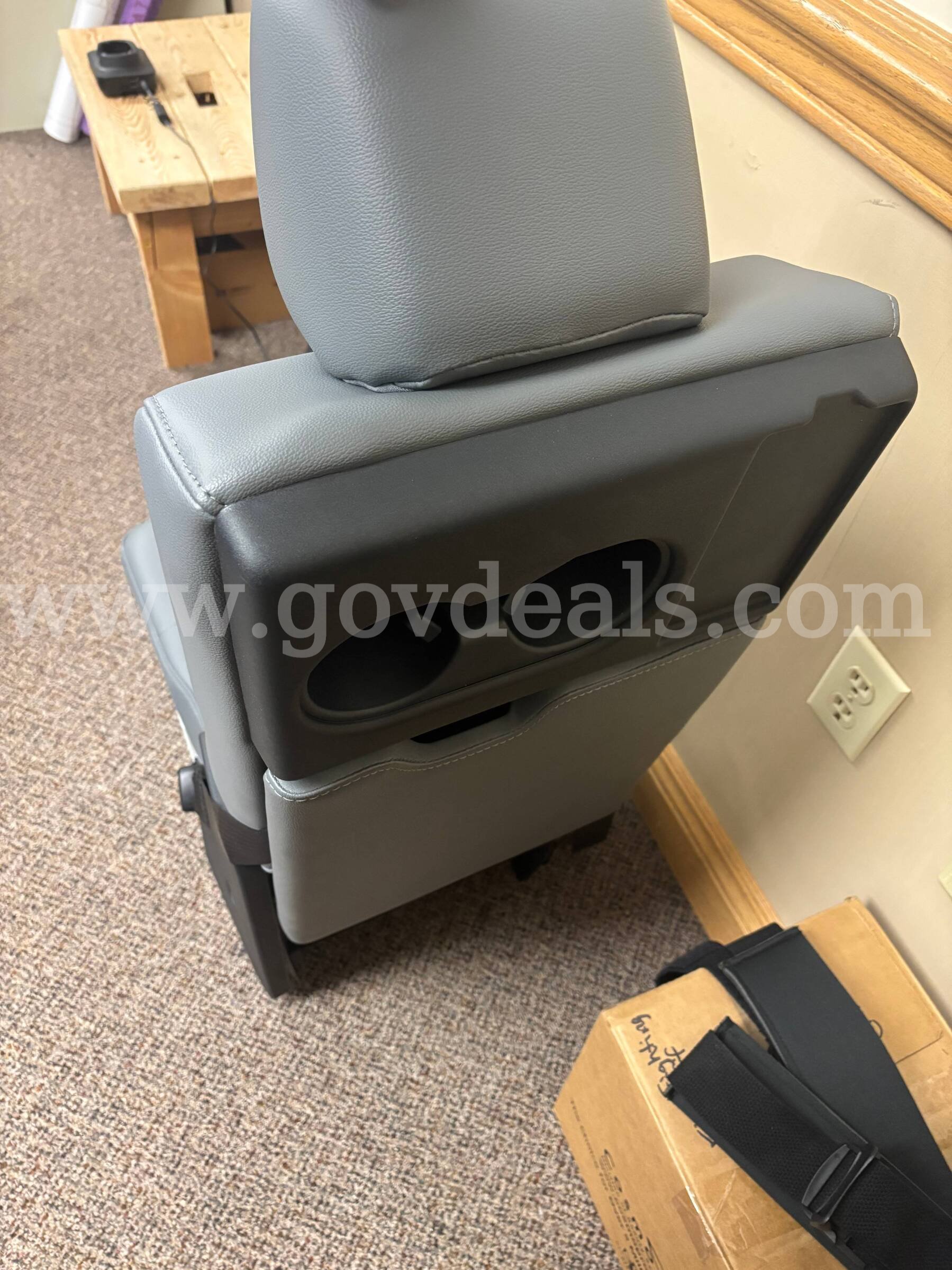 2026 Ford F250 Truck Center Console Seat Ford F250 Government Surplus Auction - Photo #2