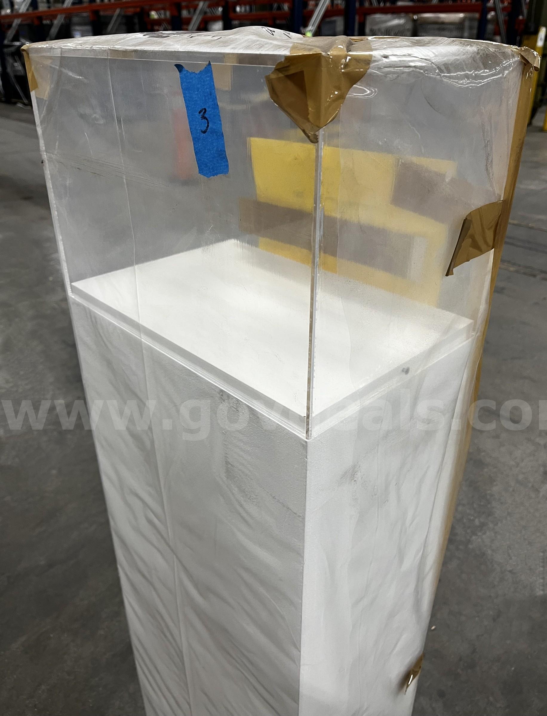 **** WHITE WOOD PEDESTAL DISPLAY CASE WITH CLEAR ACRYLIC COVER **** (I) Case  Government Surplus Auction - Photo #4