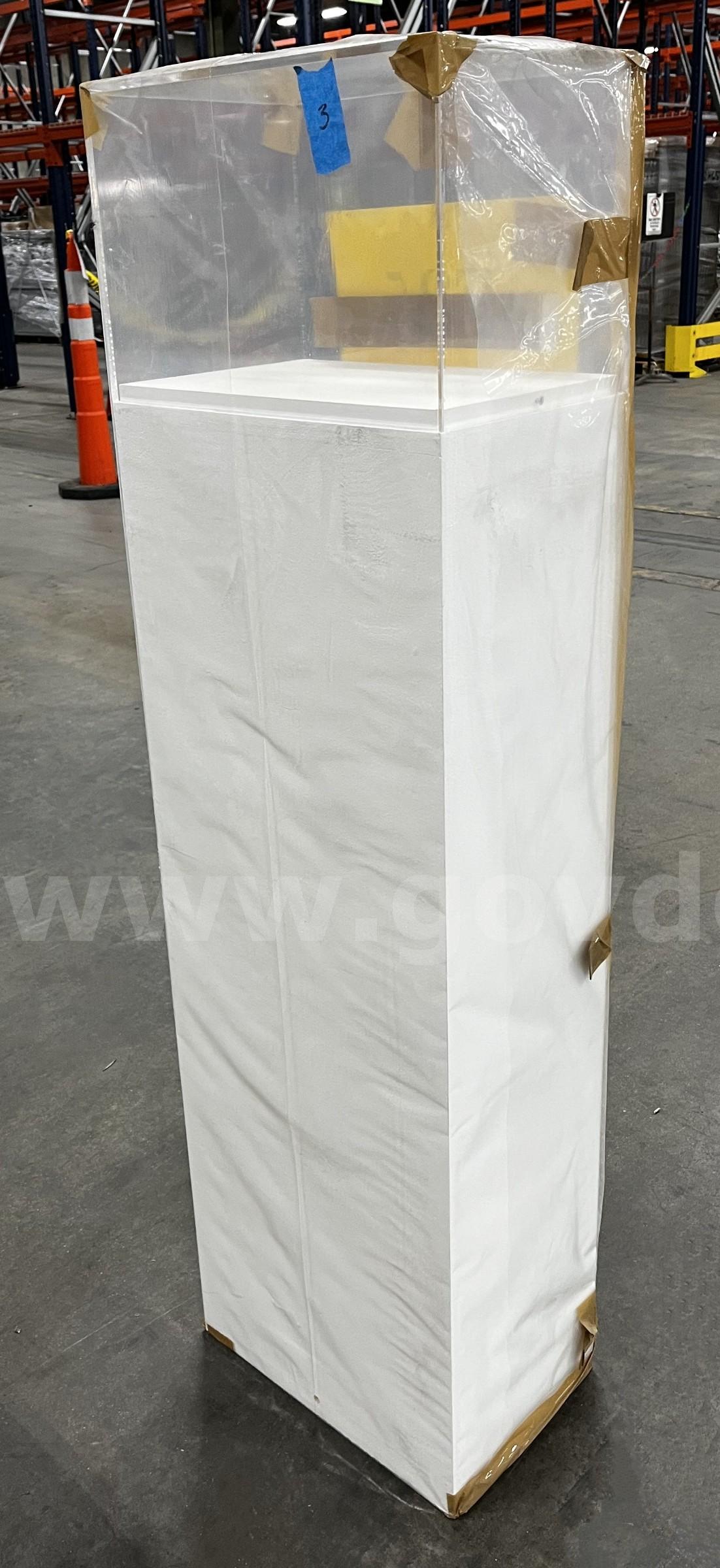 **** WHITE WOOD PEDESTAL DISPLAY CASE WITH CLEAR ACRYLIC COVER **** (I) Case  Government Surplus Auction - Photo #5