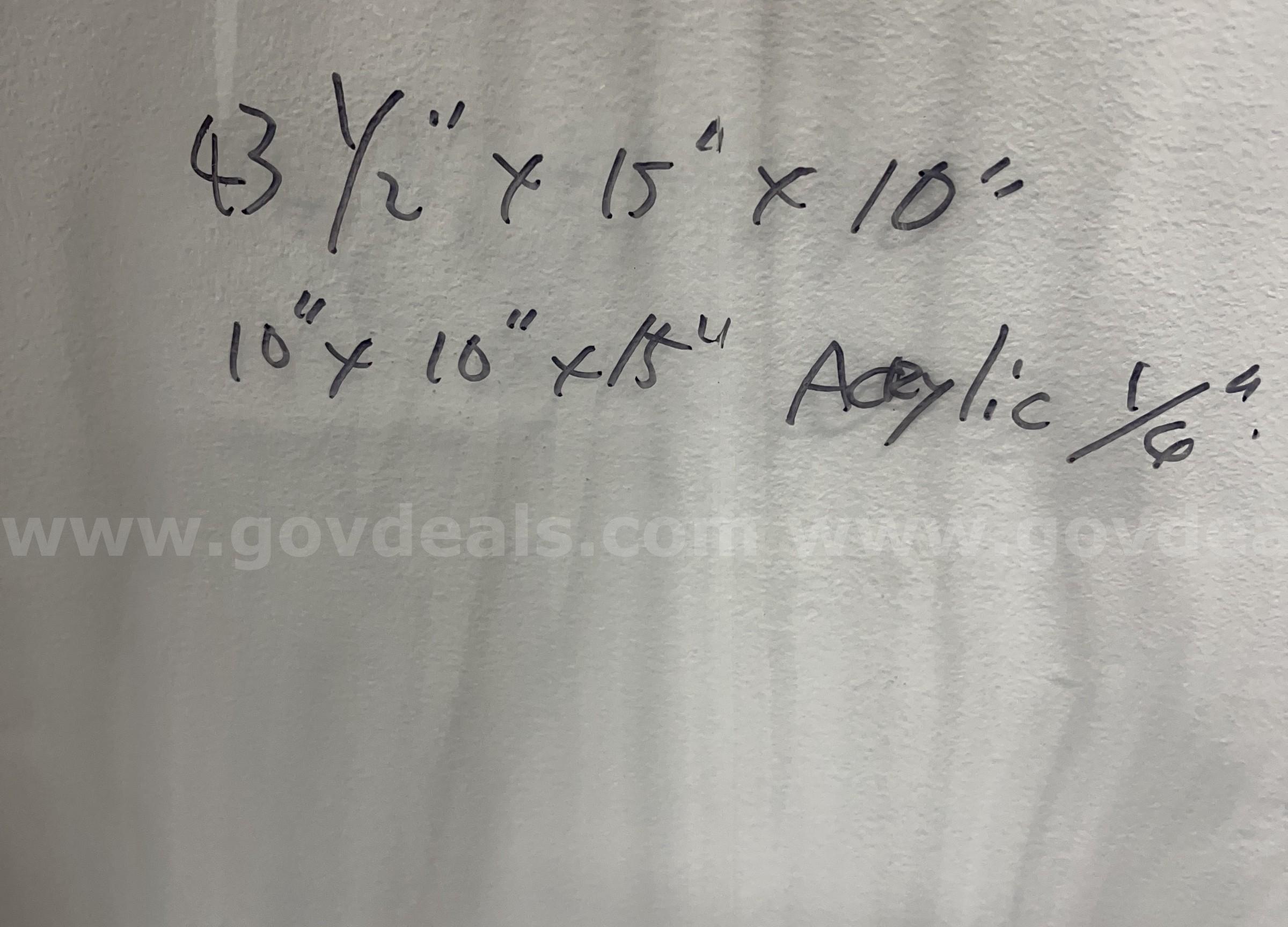 **** WHITE WOOD PEDESTAL DISPLAY CASE WITH CLEAR ACRYLIC COVER **** (I) Case  Government Surplus Auction - Photo #6
