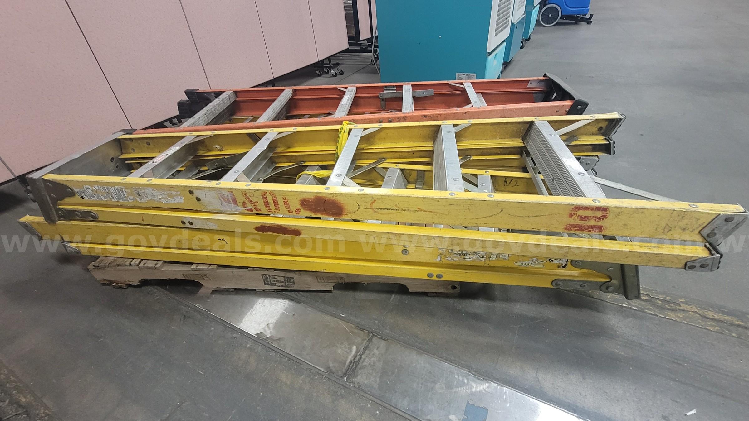 **** ASSORTED LADDER 7 UNITS **** (I)   Government Surplus Auction - Photo #4