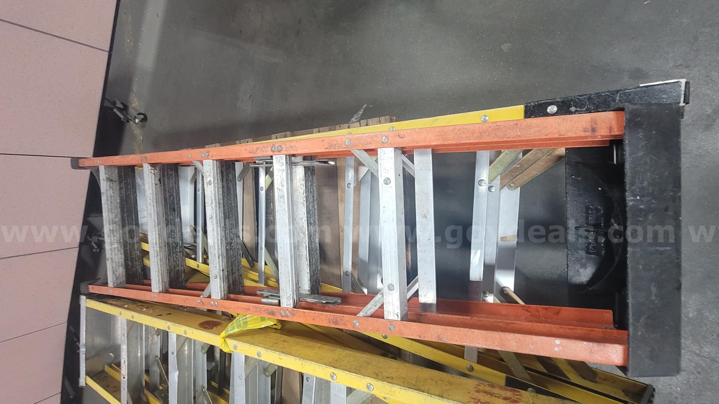 **** ASSORTED LADDER 7 UNITS **** (I)   Government Surplus Auction - Photo #5
